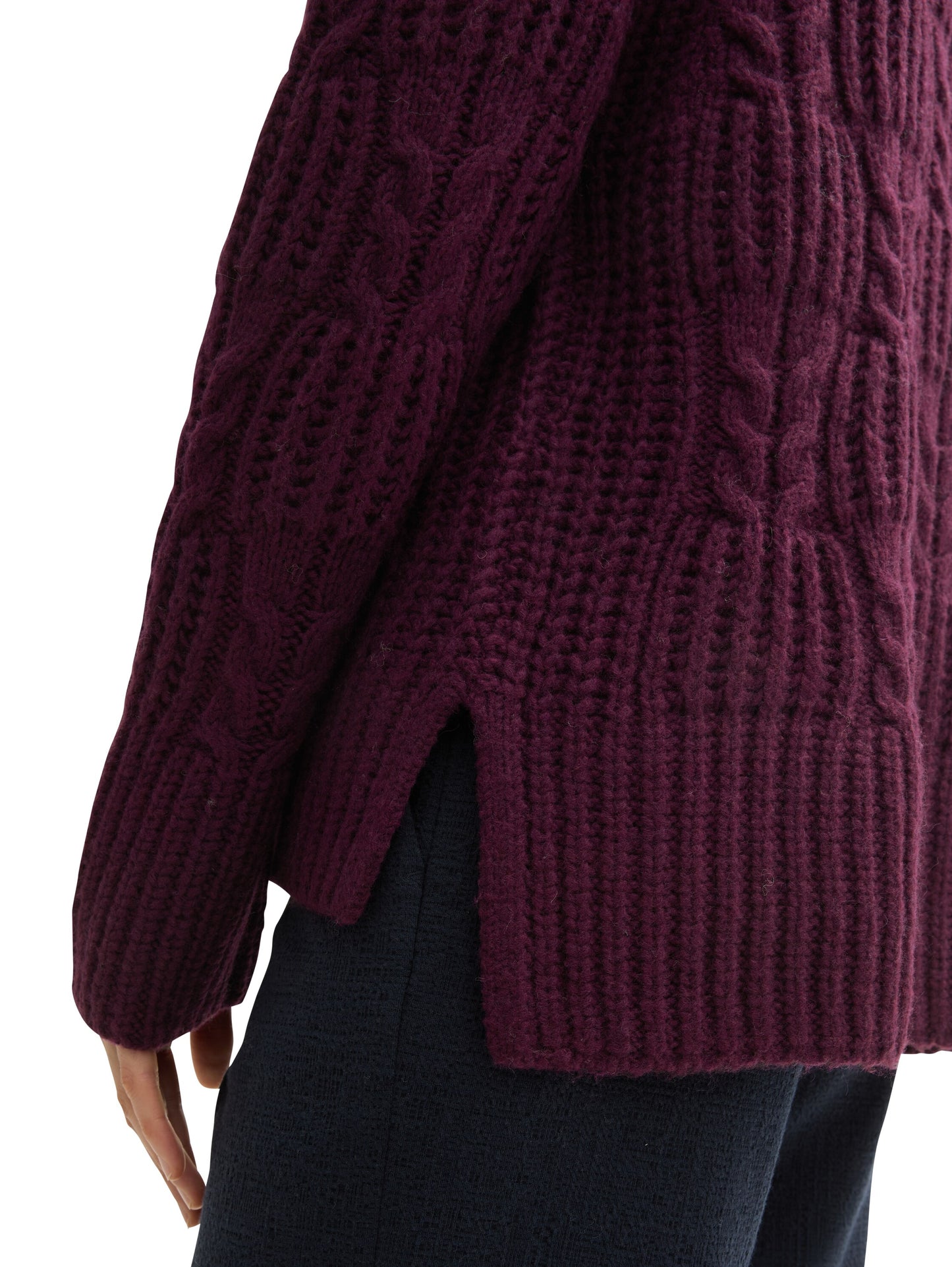 Strukturierter Pullover mit Schlitzen