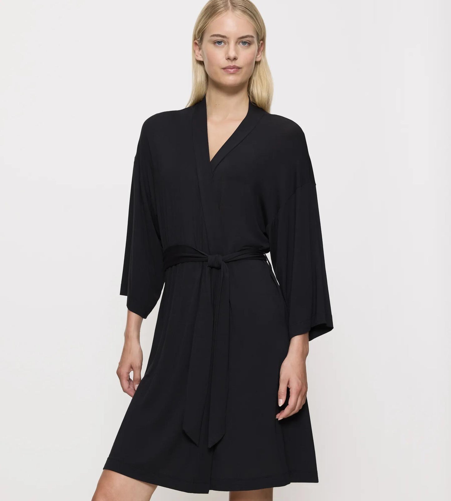 Aura Spotlight Robe