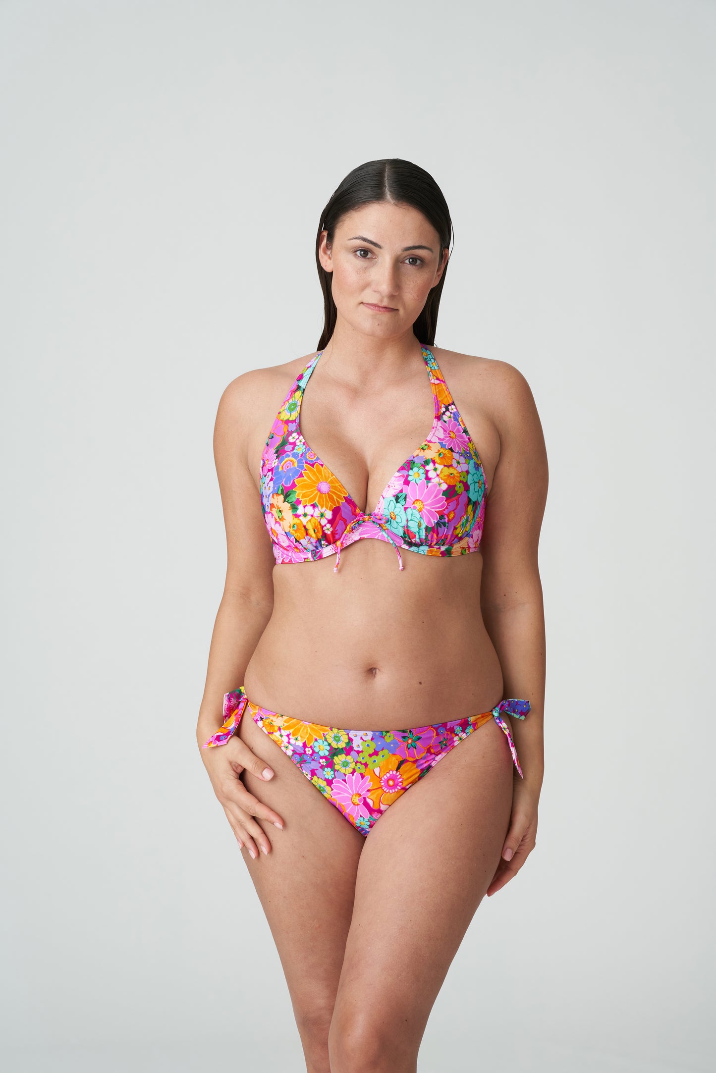 NAJAC Floral Explosion halb unterlegter Bikini tief.