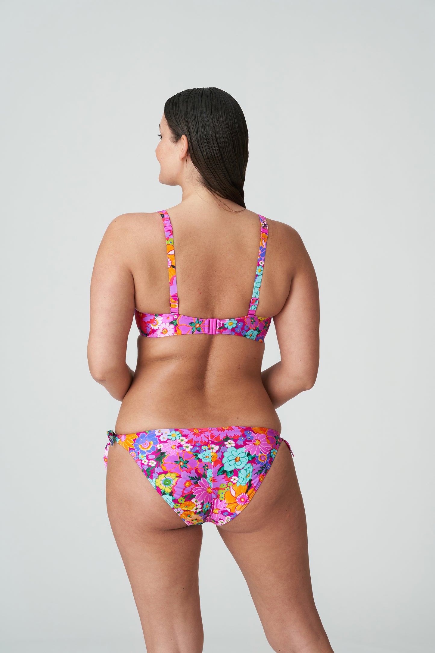 NAJAC Floral Explosion halb unterlegter Bikini tief.